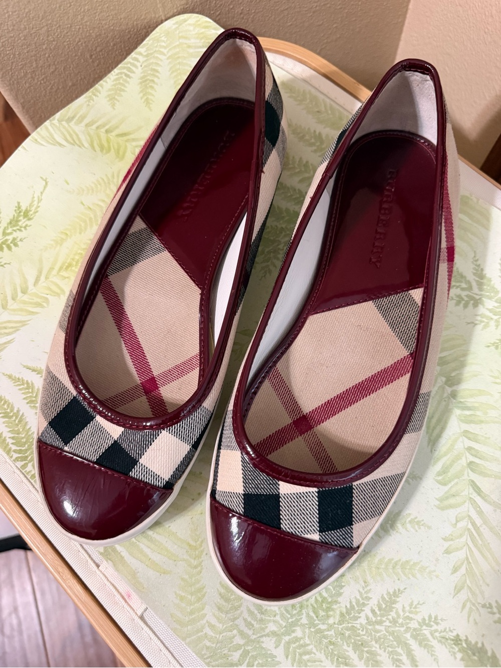 Burberry Nova Check Canvas and Patent Leather Cap Toe Flats EUR 40/US 9.5 - Picture 2 of 7